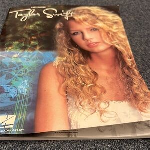 Hal Leonard Taylor Swift Easy Guitar Songbook